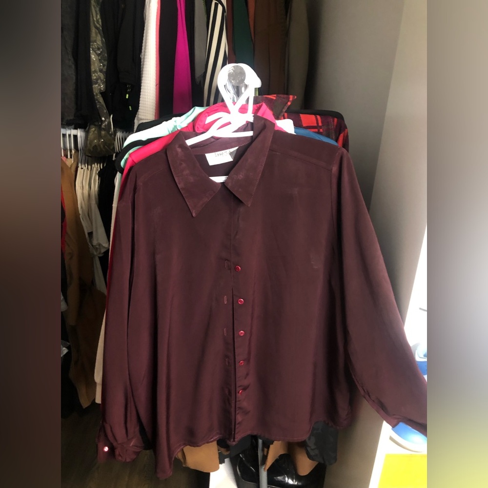 Burgundy womans t-shirt